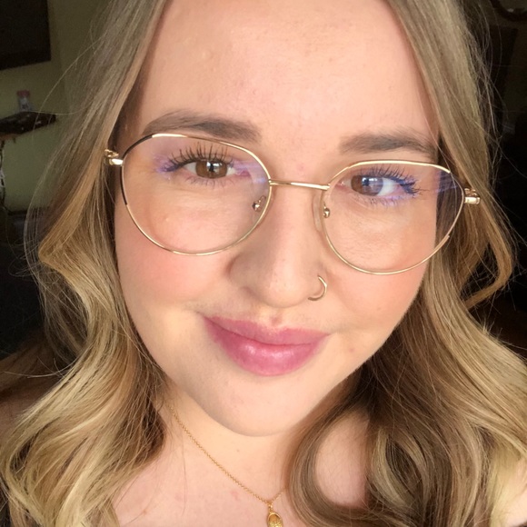 Meet your Posher, Laura - Picture 1 of 1